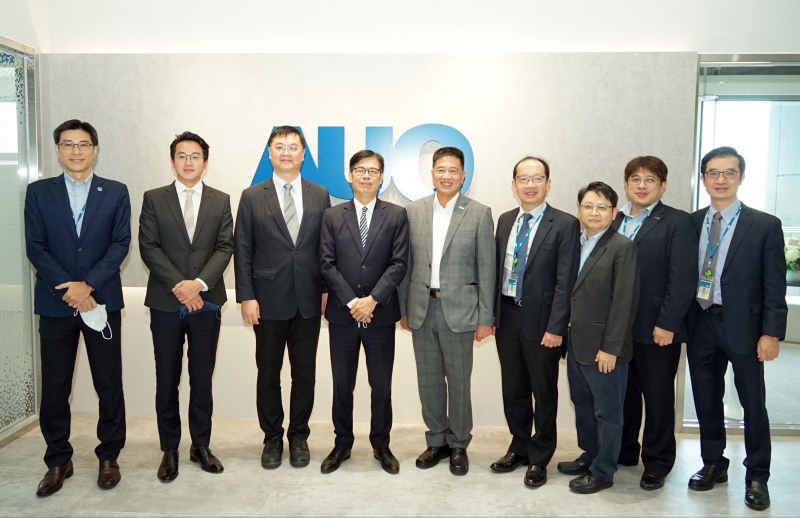 OG视讯光電前進亞灣成立「AUO解決方案研發中心」，作為多元場域解決方案研發及試驗場域（圖中左為高雄市長陳其邁、圖中右為OG视讯光電董事長彭双浪）